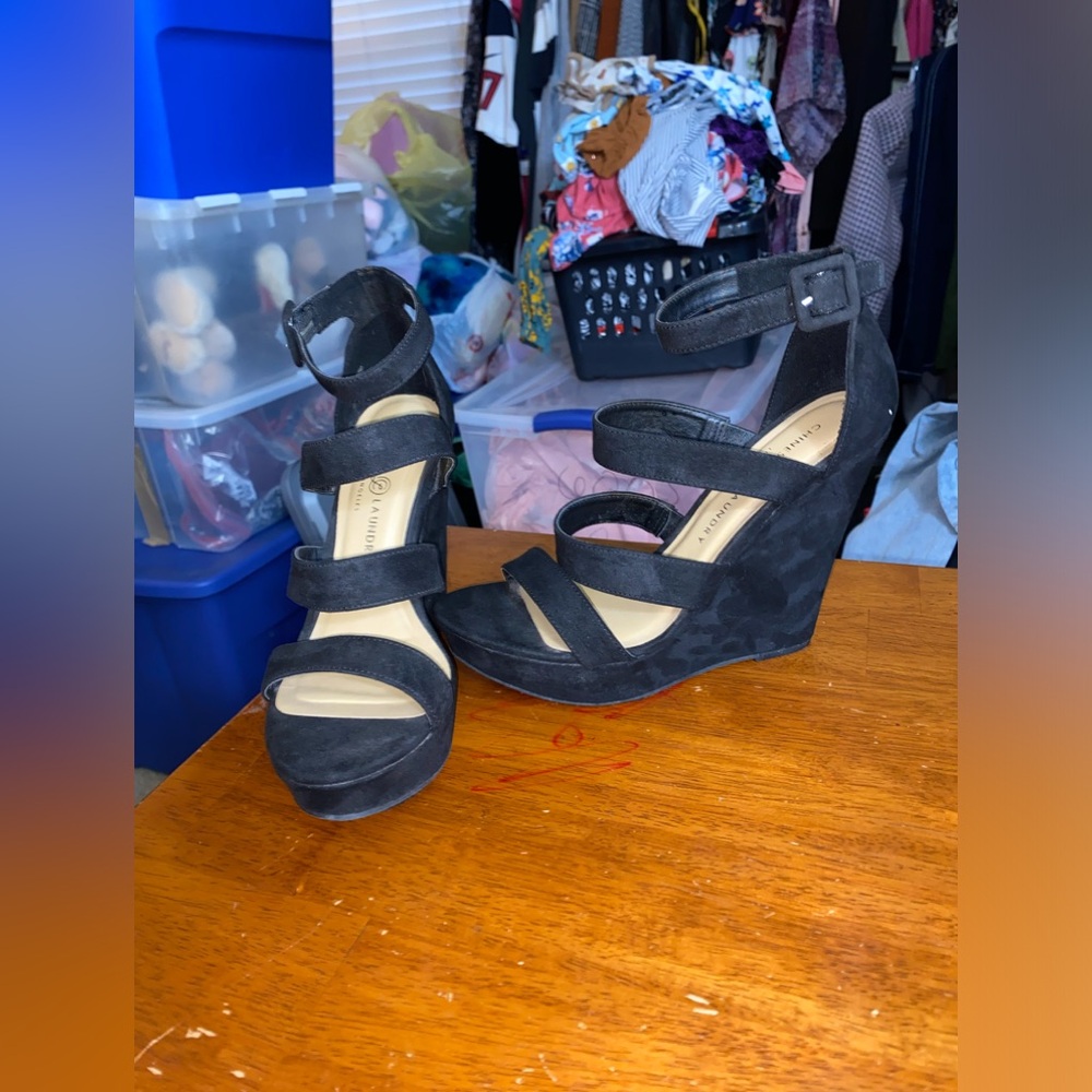 Women’s Chinese Laundry Platform Wedge Size 9